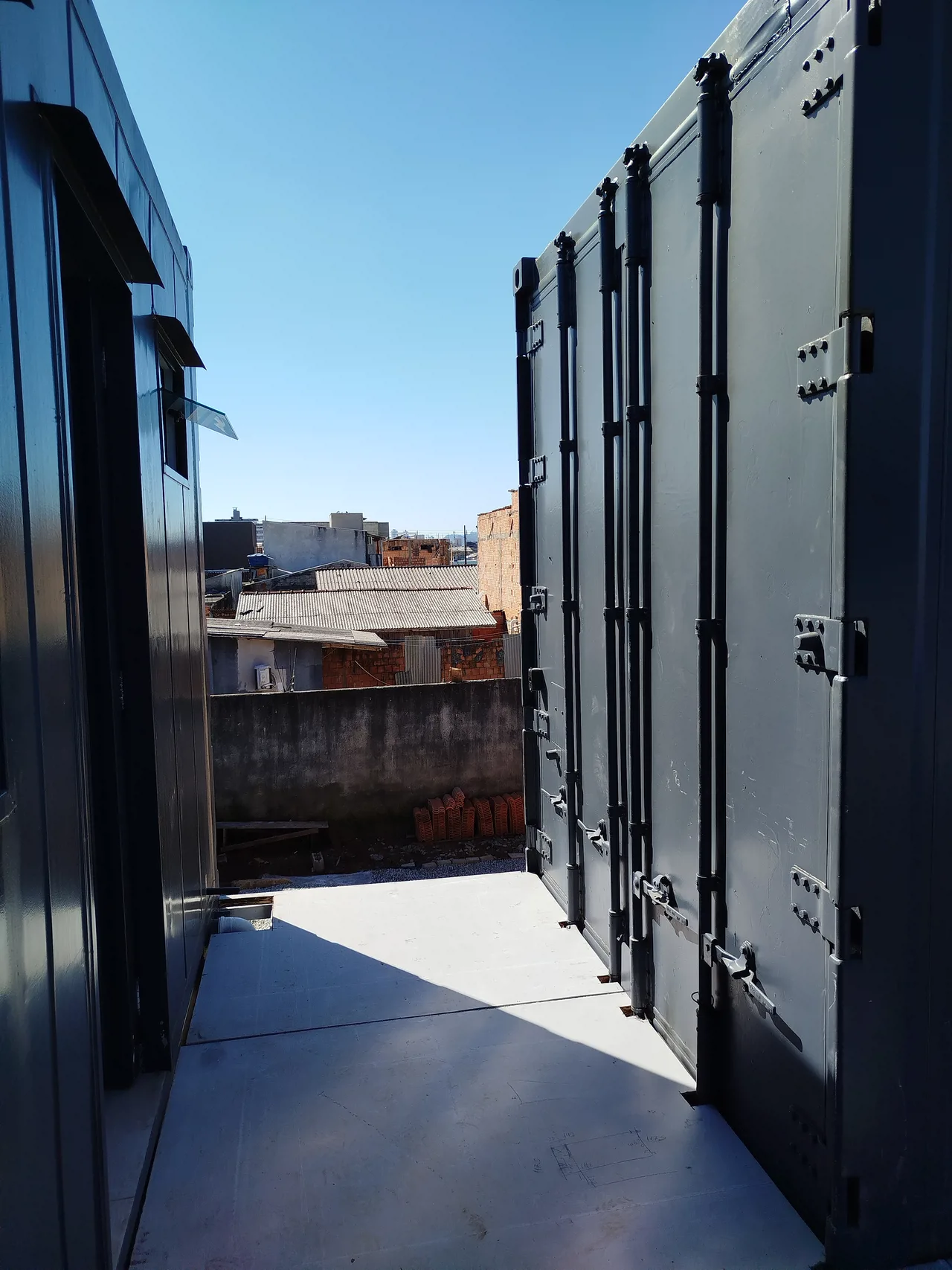 🏗️ Projeto em andamento...

Mais uma etapa sendo executada com materiais de alta qualidade, resistência e durabilidade.

➡️ Continue nos acompanhando e veja de perto cada detalhe e cada fase desse projeto até a sua conclusão.

➡️ Compartilhe com aquele amigo que está construindo ou pensando em construir.
