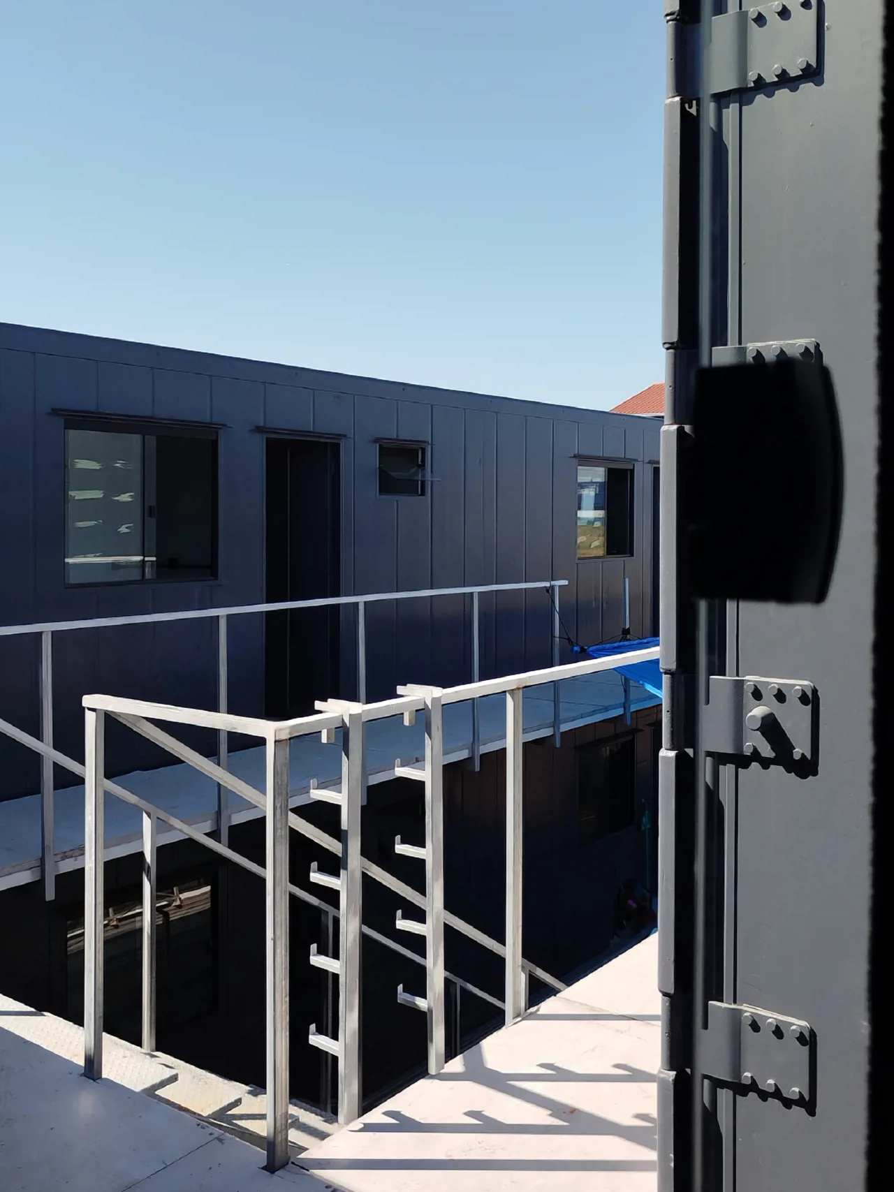 🏗️ Projeto em andamento...

Mais uma etapa sendo executada com materiais de alta qualidade, resistência e durabilidade.

➡️ Continue nos acompanhando e veja de perto cada detalhe e cada fase desse projeto até a sua conclusão.

➡️ Compartilhe com aquele amigo que está construindo ou pensando em construir.
